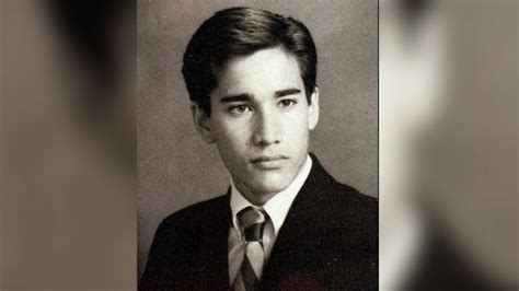 what's the name of the versace man killer|Andrew Cunanan .